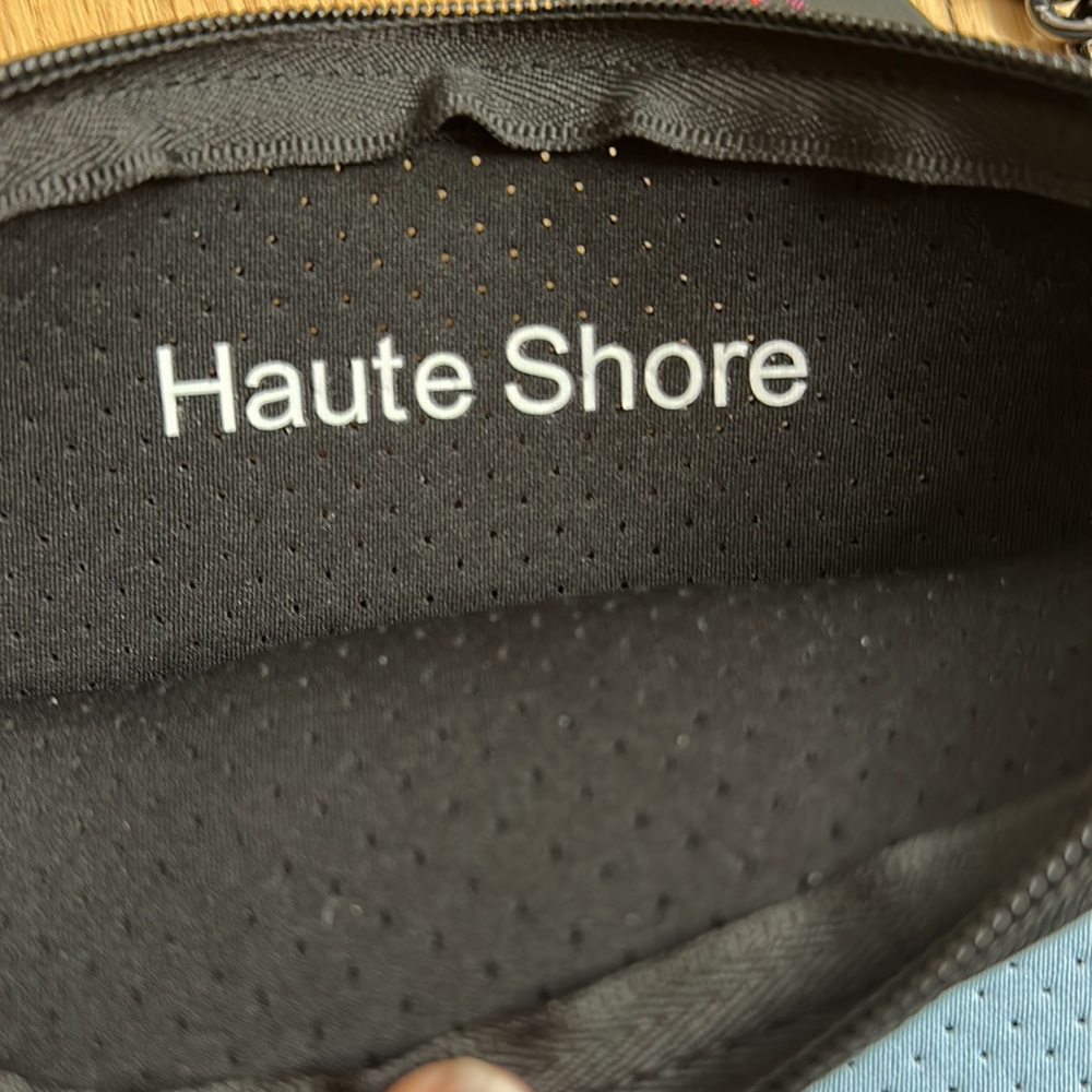 Haute Shore Neoprene Zip Pouch Wristlet NWT - Picture 4 of 6